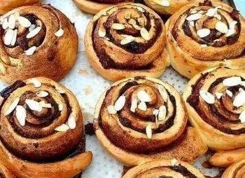 Bánh cuộn nho quế